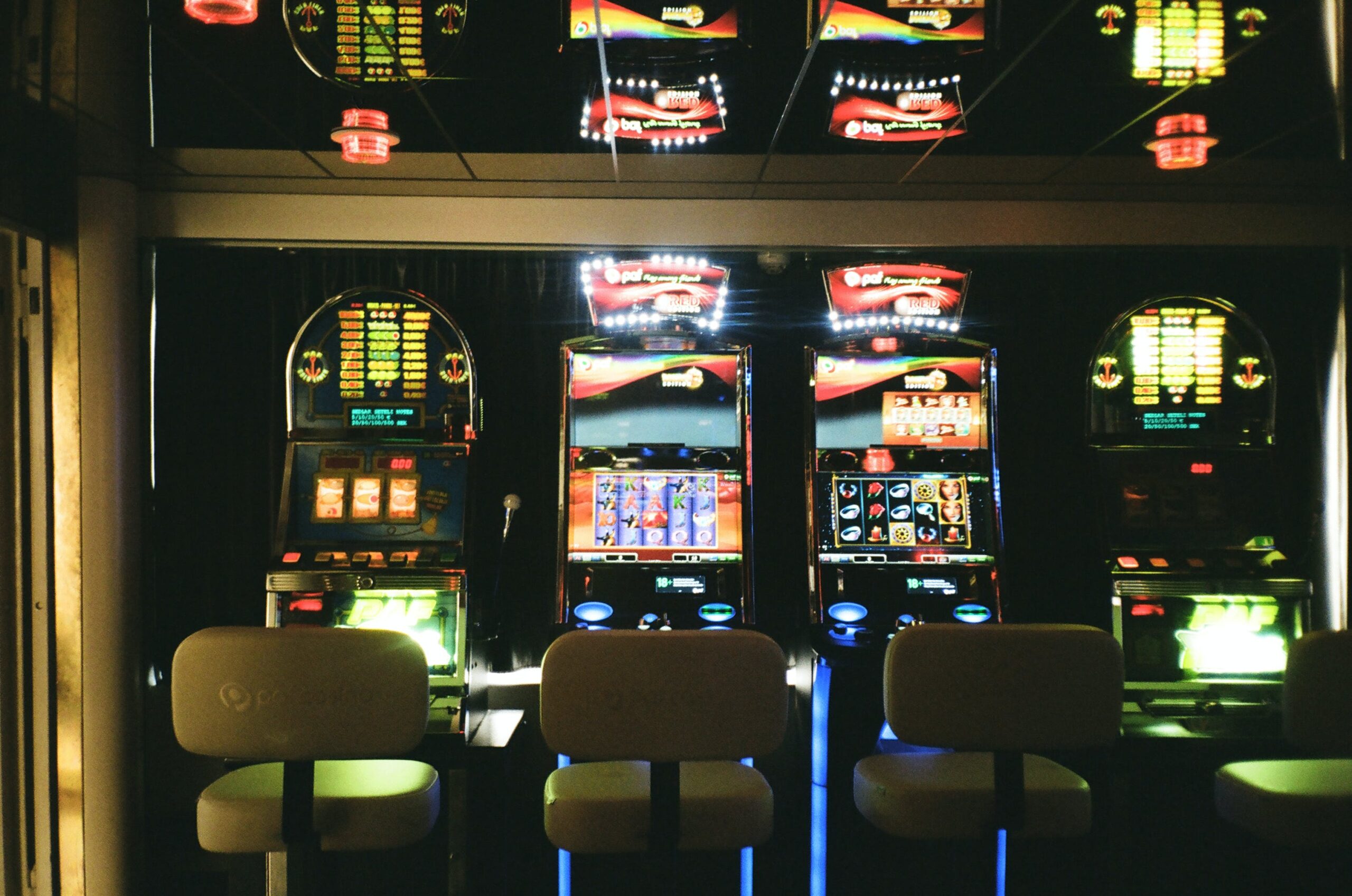 how to trick slot machines to win